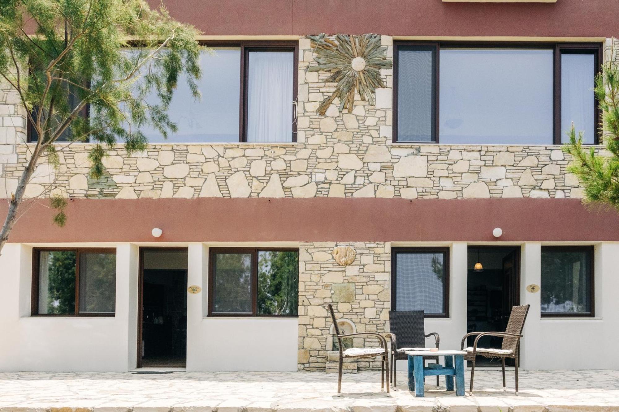 Iliatoras Aparthotel Agia Pelagia  Buitenkant foto