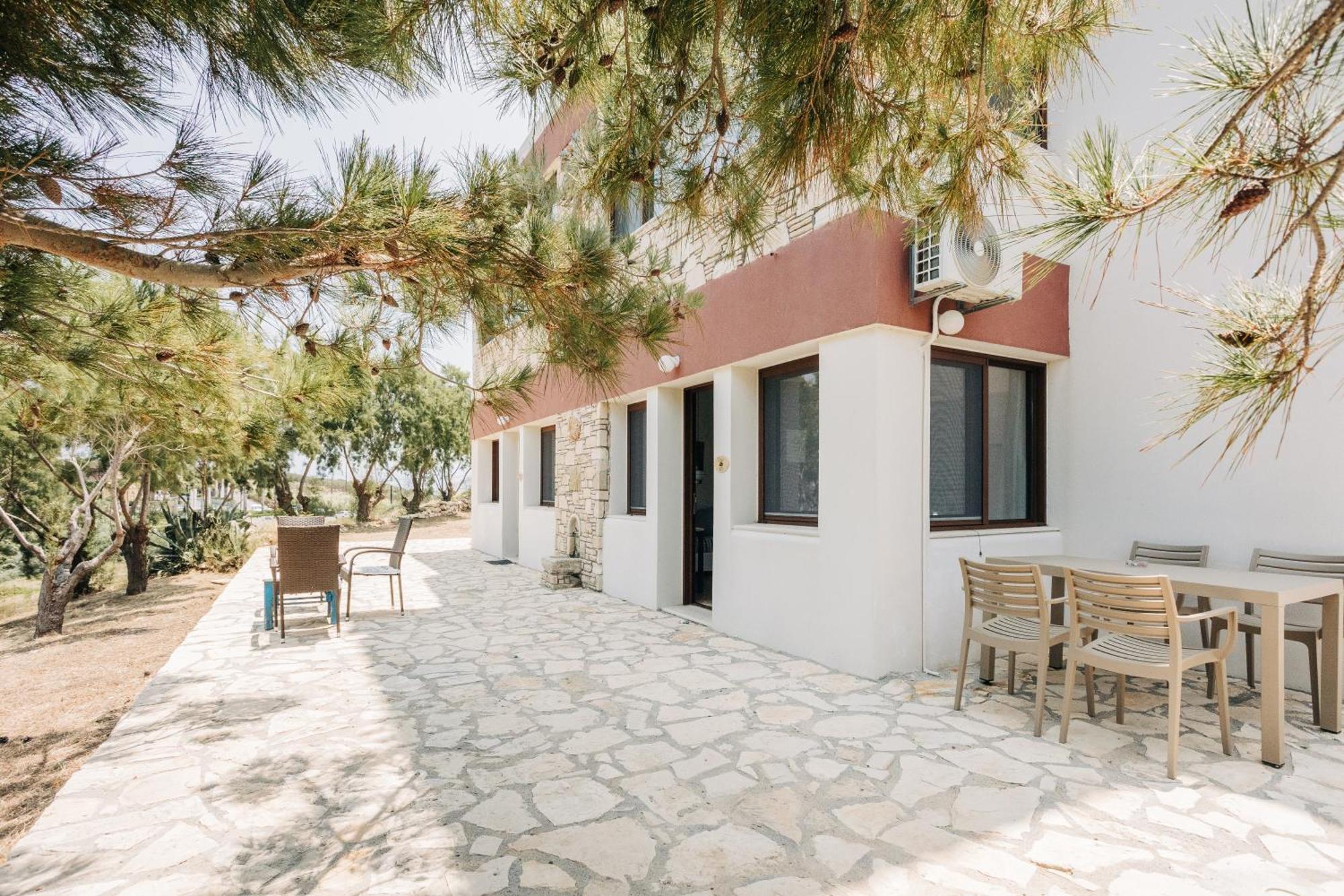 Iliatoras Aparthotel Agia Pelagia  Buitenkant foto