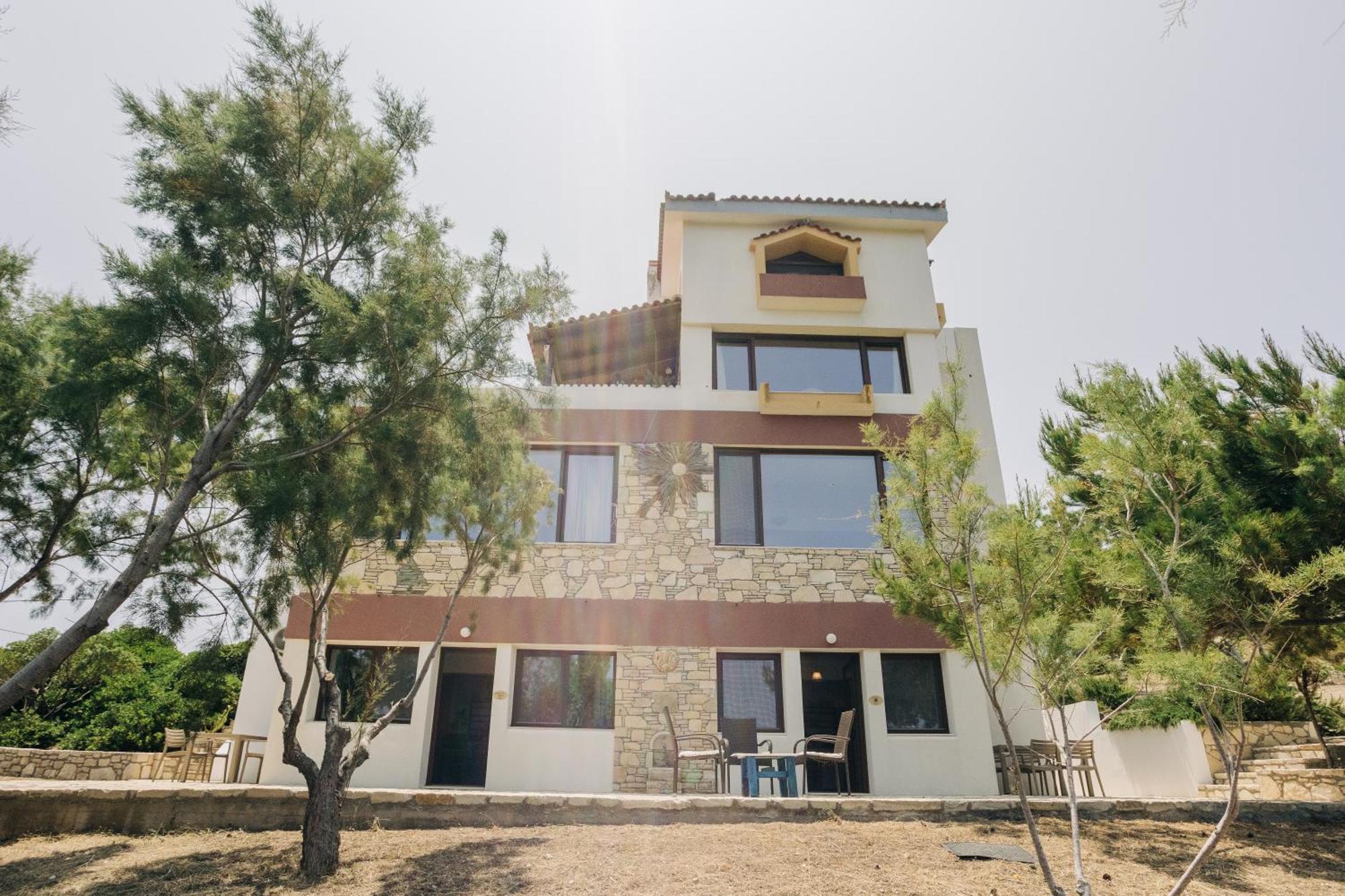 Iliatoras Aparthotel Agia Pelagia  Buitenkant foto